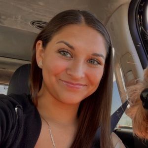 Meet your Posher, Mona